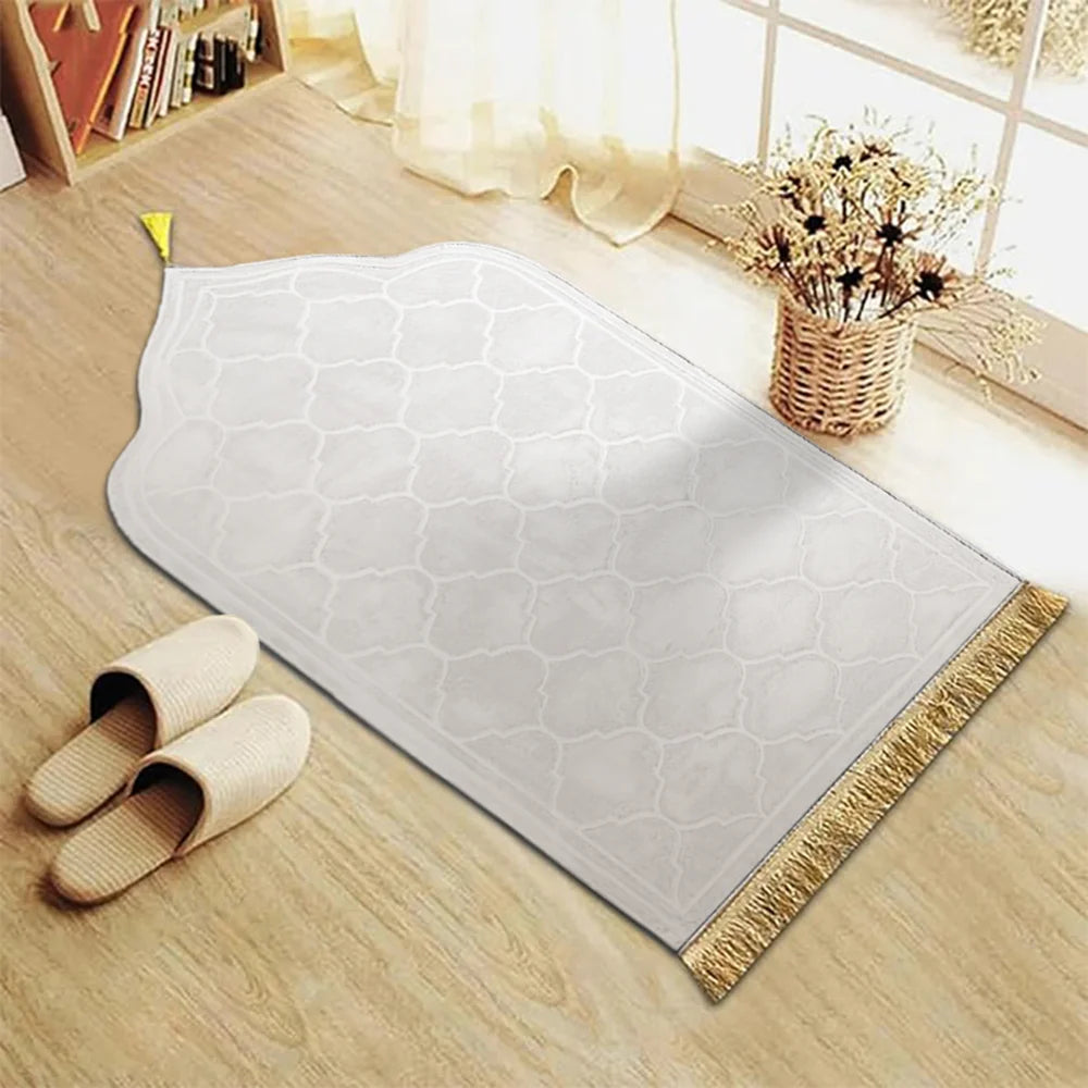 Thick Islamic Prayer Mat – Soft Flannel, Anti-Slip, with Tassels