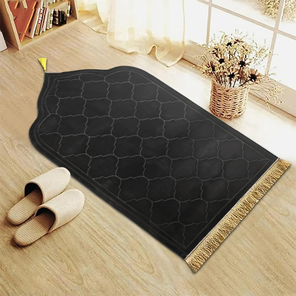 Thick Islamic Prayer Mat – Soft Flannel, Anti-Slip, with Tassels
